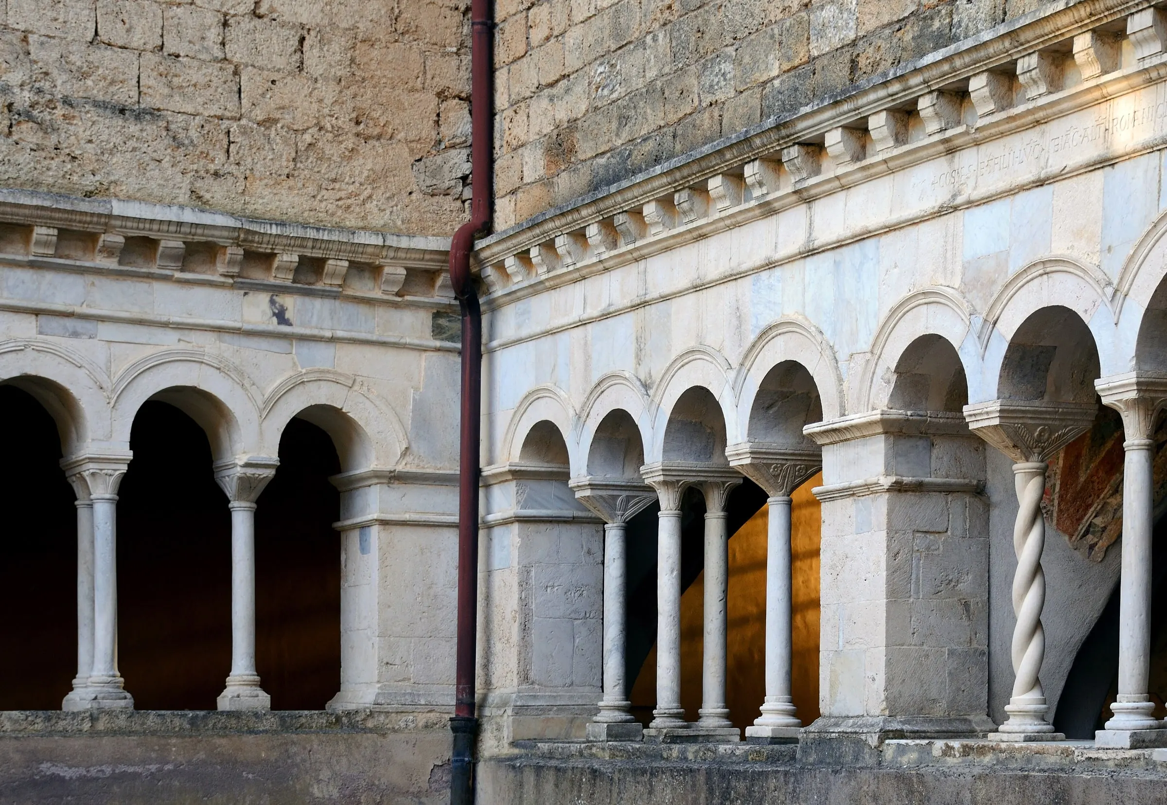 Il chiostro del Monastero di Santa Scolastica