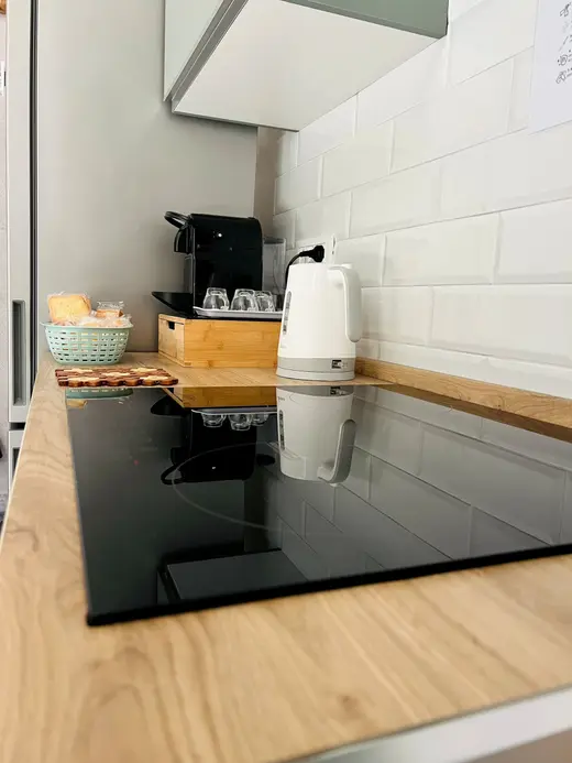 Piano cottura a induzione con angolo colazione